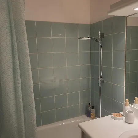 Dans Avec Piscines Apartment